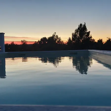 W H I T E S T O N E Villa *