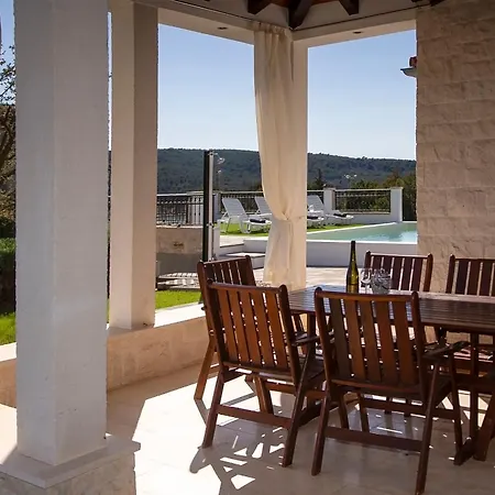 Villa W H I T E S T O N E Dubrava (Sibenik-Knin)